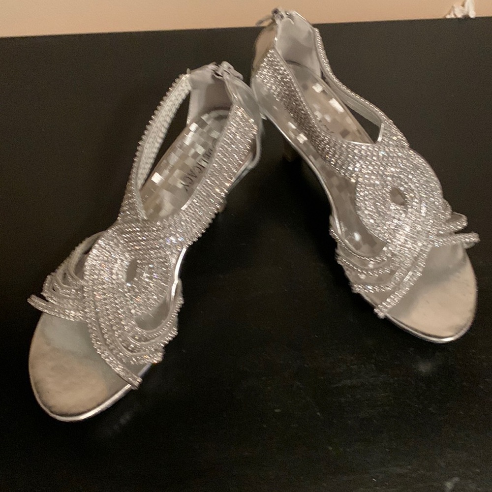 Stunningly beautiful rhinestone sandal